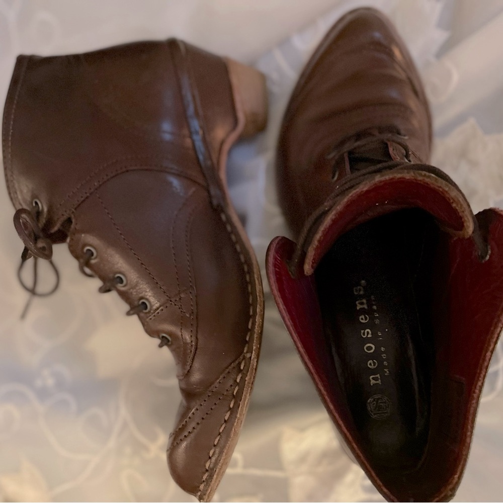 Super cool Spanish lace-up ankle boots